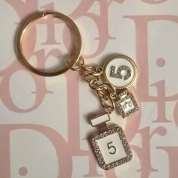 Accessories - Beautiful small Parfum Bottle Bag charm/Keychain New